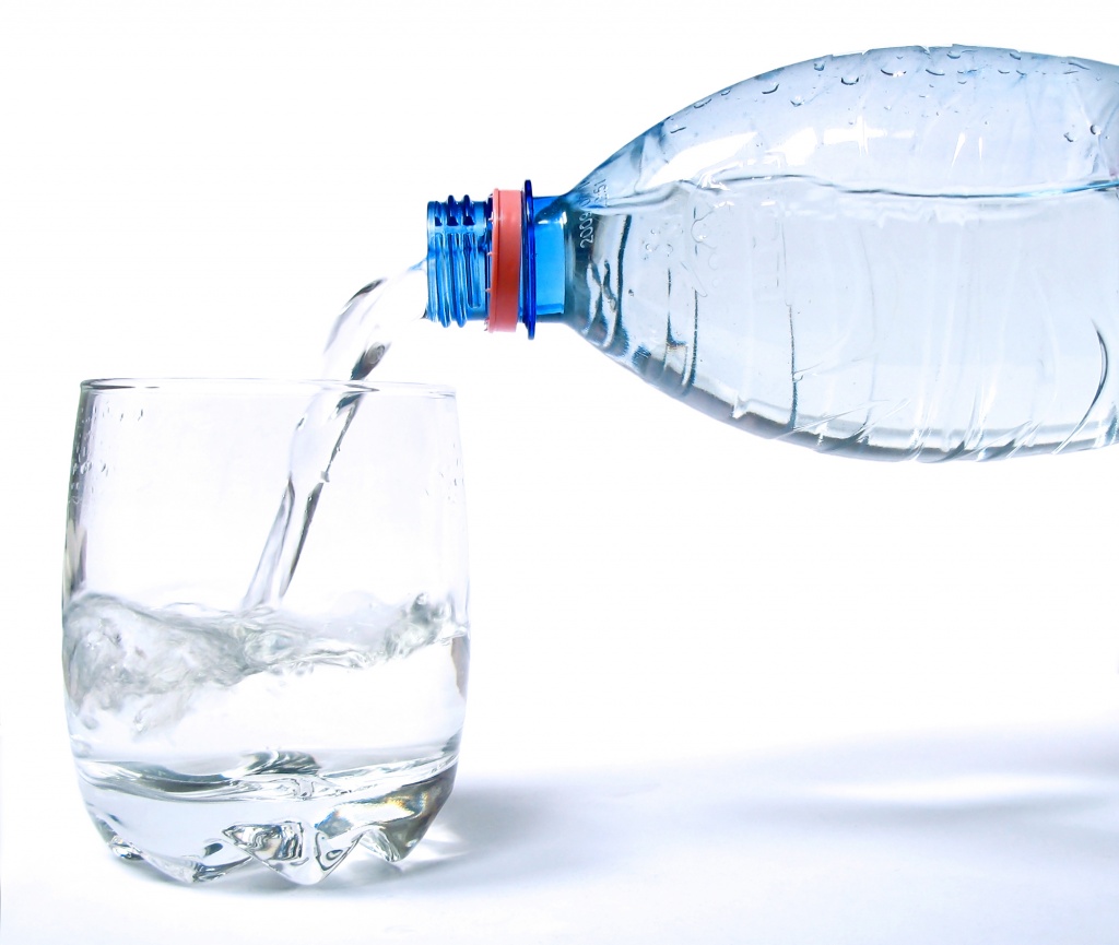 Употребление чистой воды в нужных количествах - вот залог здоровья.